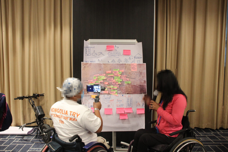 two female participants at the workshop