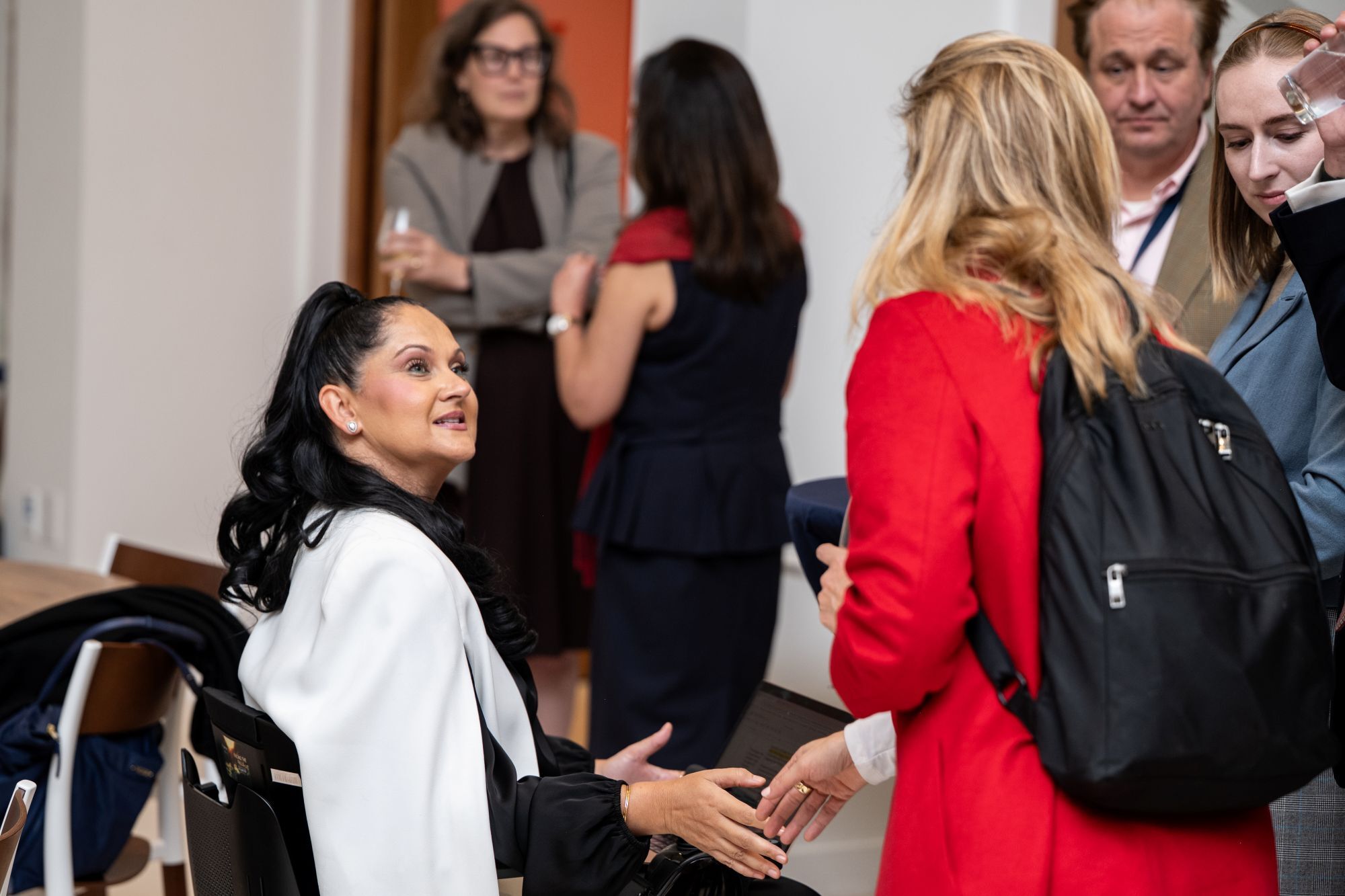 Networking between guests